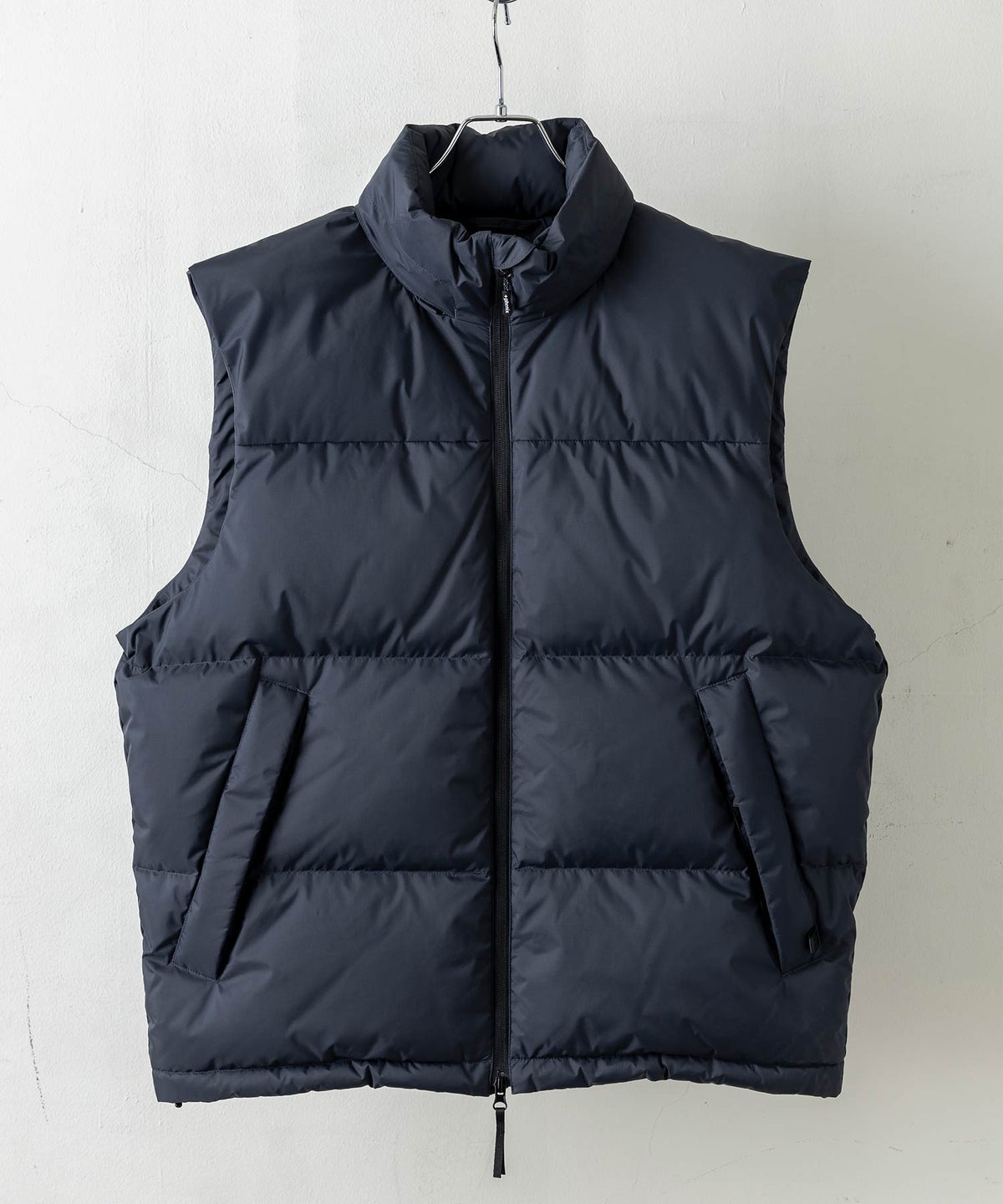 【MENS】QUILTING DOWN VEST キルティング ダウンベスト / WINDSTOPPER(R) プロダクト by GORE TEX LABS +phenix(プラスフェニックス)