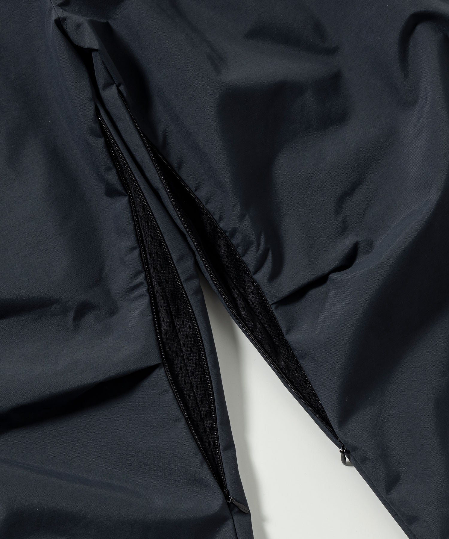 【MENS】WEATHER PROOF OVER PANTS ウェザープルーフオーバーパンツ / WINDSTOPPER(R) プロダクト by GORE TEX LABS / +phenix(プラスフェニックス)