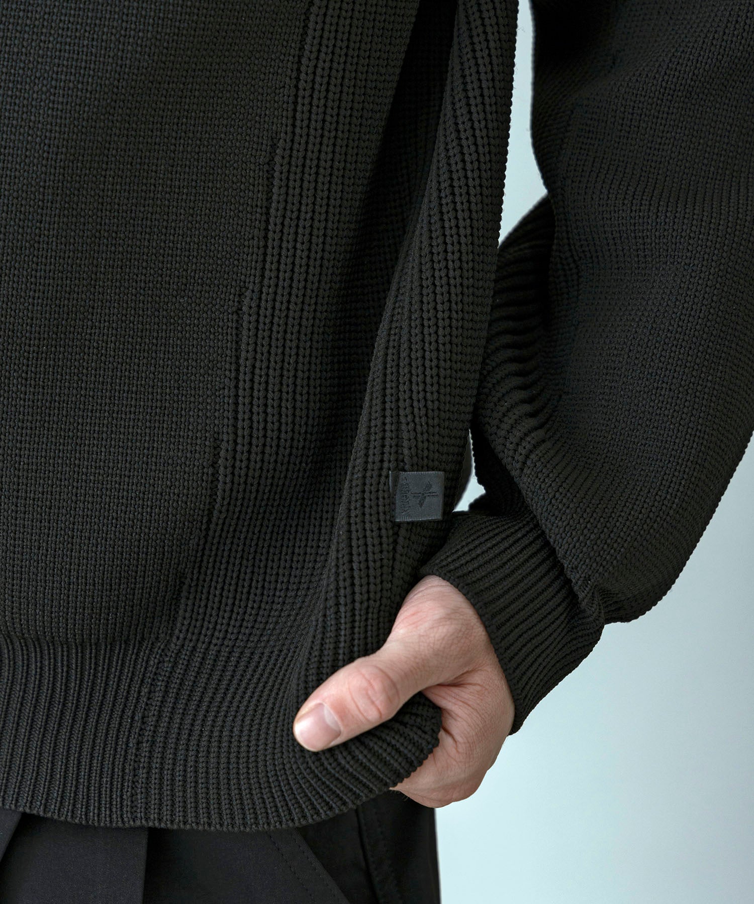 【MENS】HYBRID KNITTED LONG SLEEVE PULL OVER  ハイブリッドニット ロングスリーブプルオーバー / +phenix(プラスフェニックス)