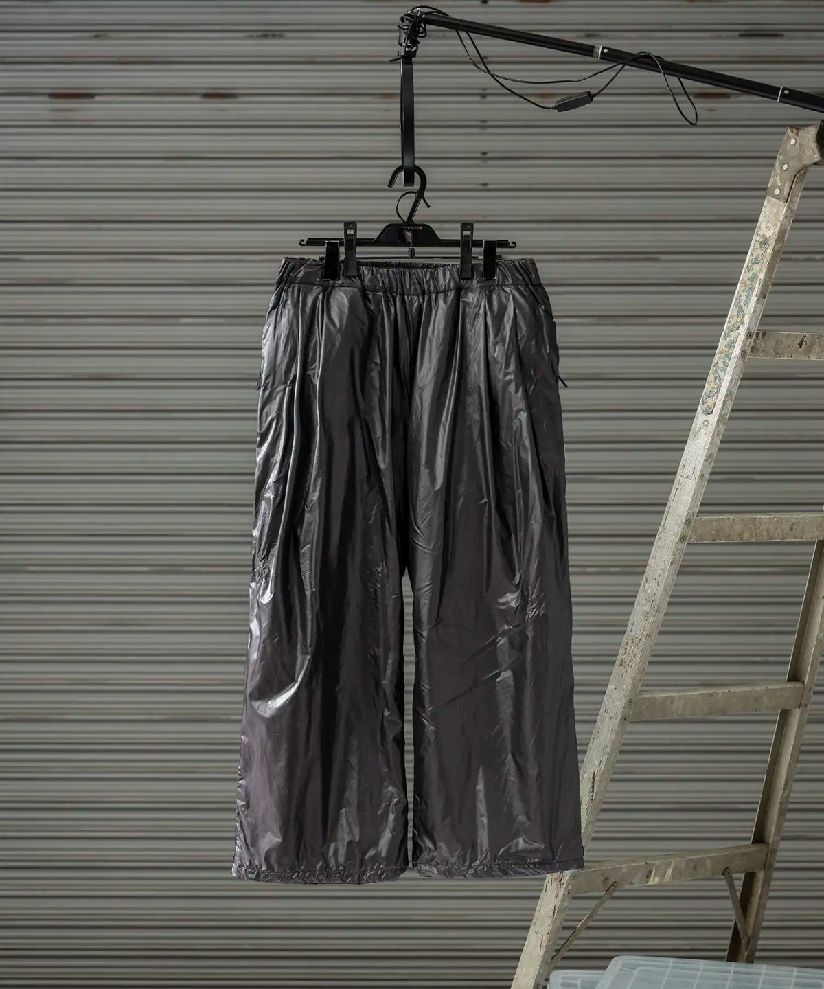 【MENS】Insulated air wide pants / Brilliance shade down proof 2023年11月中旬お届け