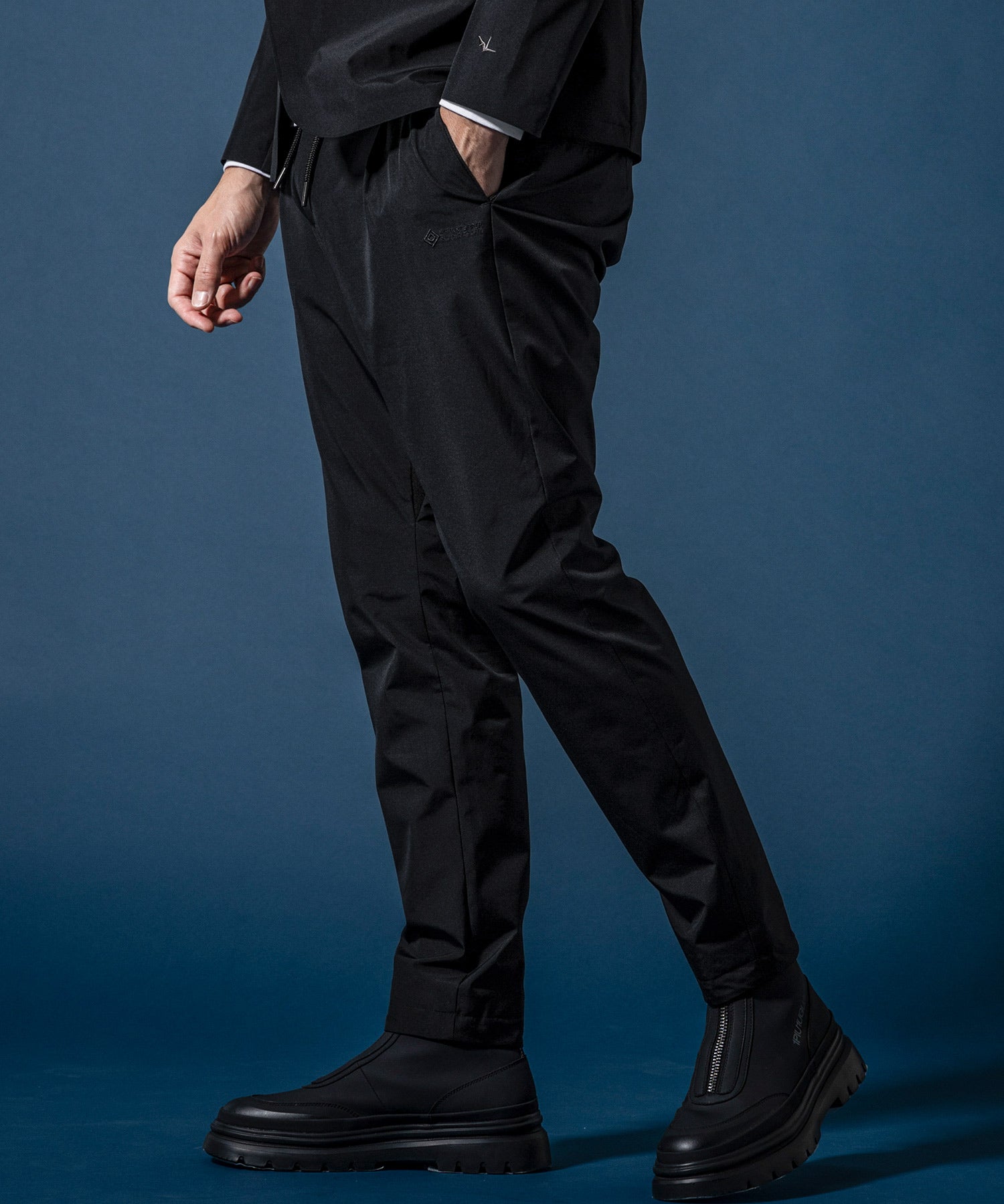 【MENS】GTX SLACKS スラックス / WINDSTOPPER(R) プロダクト by GORE-TEX LABS /ウィンドストッパー/ゴアテックス/1PIU1UGUALE3 RELAX × +phenix(ウノピゥウノウグァーレトレ リラックス)