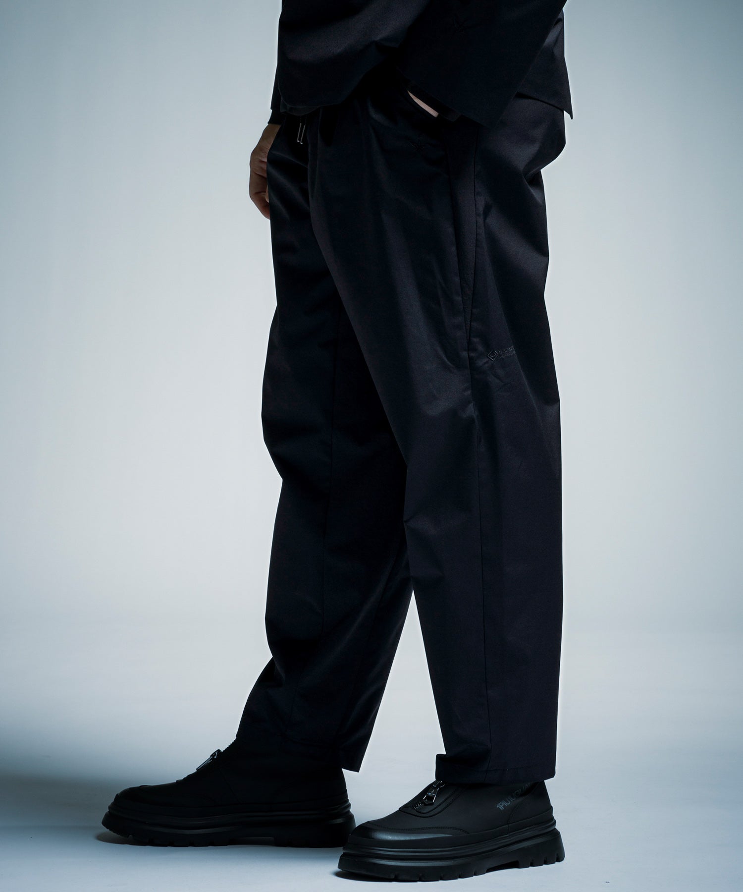 【10月中旬お届け予約商品】TRAVEL WIDE SLACKS トラベルワイドスラックス / WINDSTOPPER® PRODUCTS BY GORE-TEX LABS