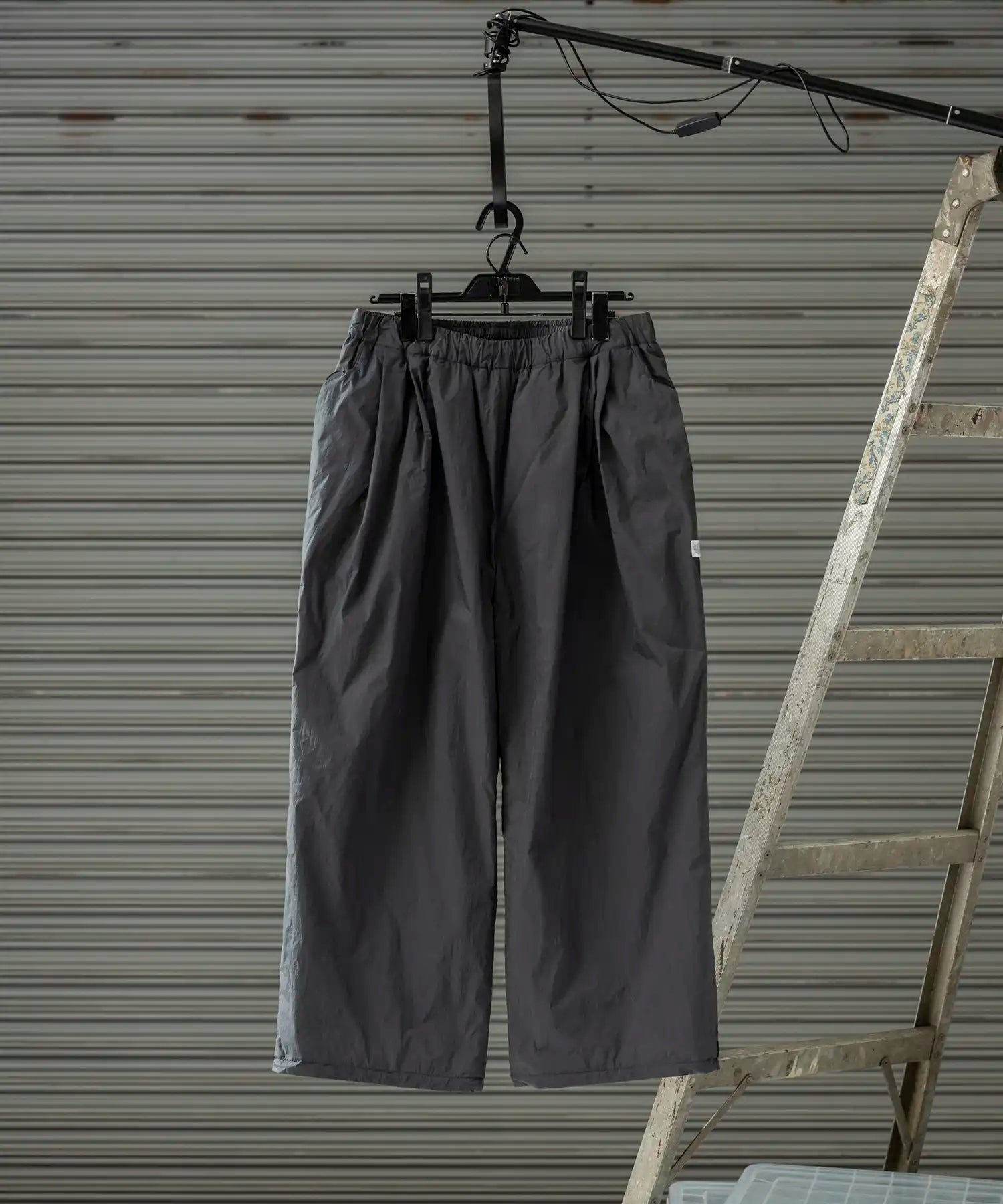 【MENS】ワイドパンツ 中綿入りロングパンツ Insulated air wide pants / Brilliance shade down proof / アルクフェニックス