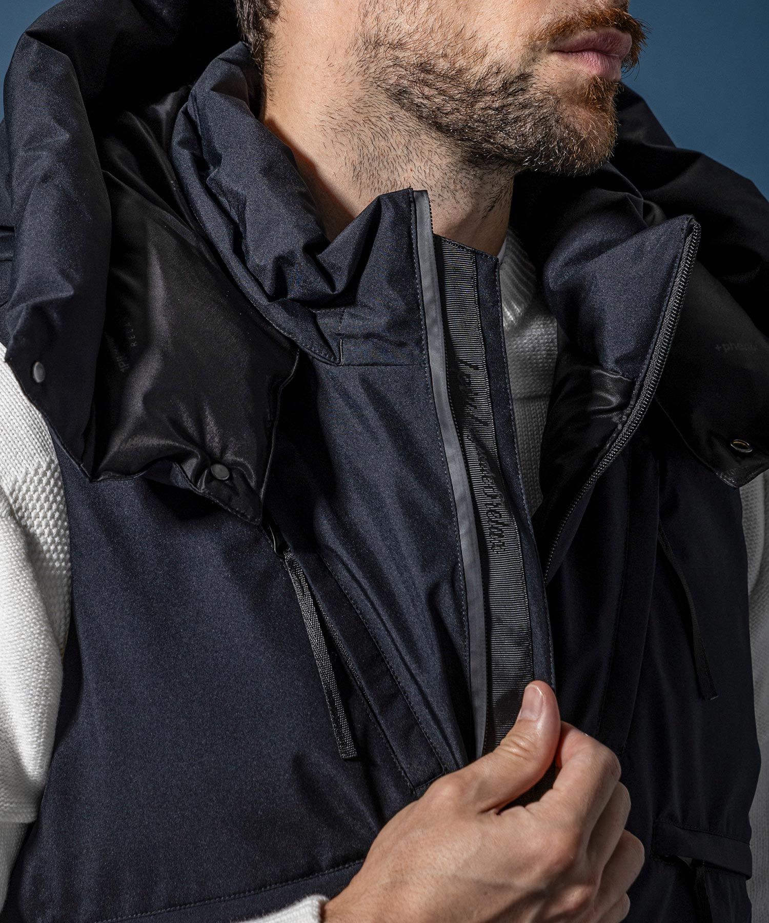 【MENS】GTX DOWN VEST ダウンベスト / WINDSTOPPER(R) プロダクト by GORE-TEX LABS /ウィンドストッパー/ゴアテックス/1PIU1UGUALE3 RELAX × +phenix(ウノピゥウノウグァーレトレ リラックス)