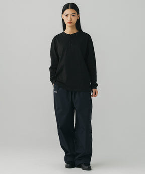 HENLEY NECK SNAP LONG SLEEVE TEE