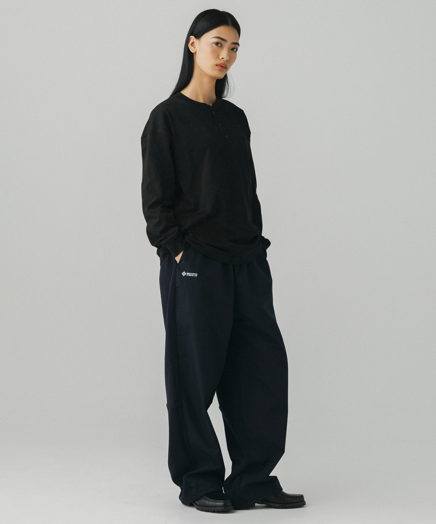 HENLEY NECK SNAP LONG SLEEVE TEE