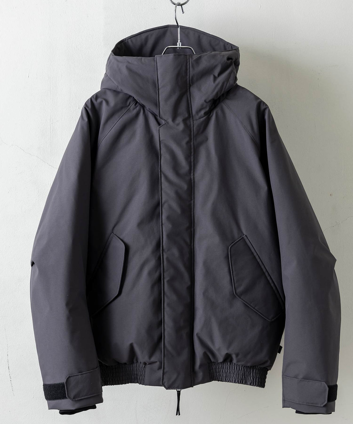 【MENS】BOMBER DOWN JACKET ボマー ダウンジャケット ウィンドストッパー / WINDSTOPPER(R) プロダクト by GORE TEX LABS +phenix(プラスフェニックス)