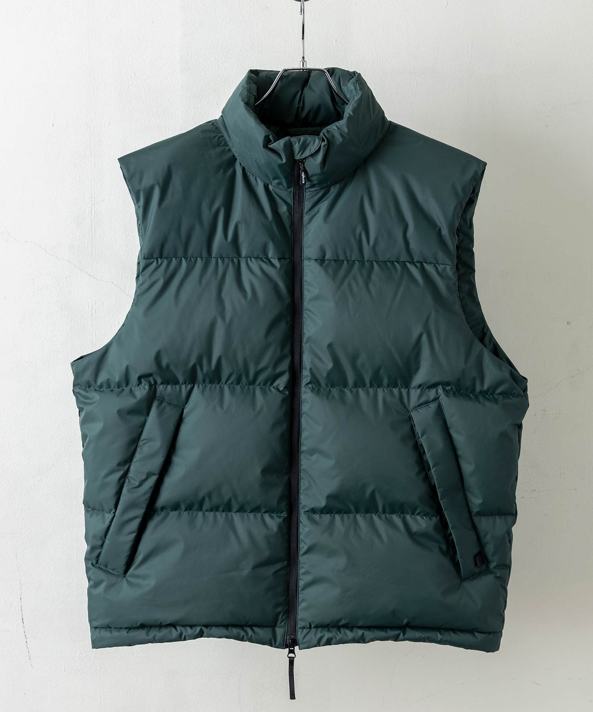 【MENS】QUILTING DOWN VEST キルティング ダウンベスト / WINDSTOPPER(R) プロダクト by GORE TEX LABS +phenix(プラスフェニックス)