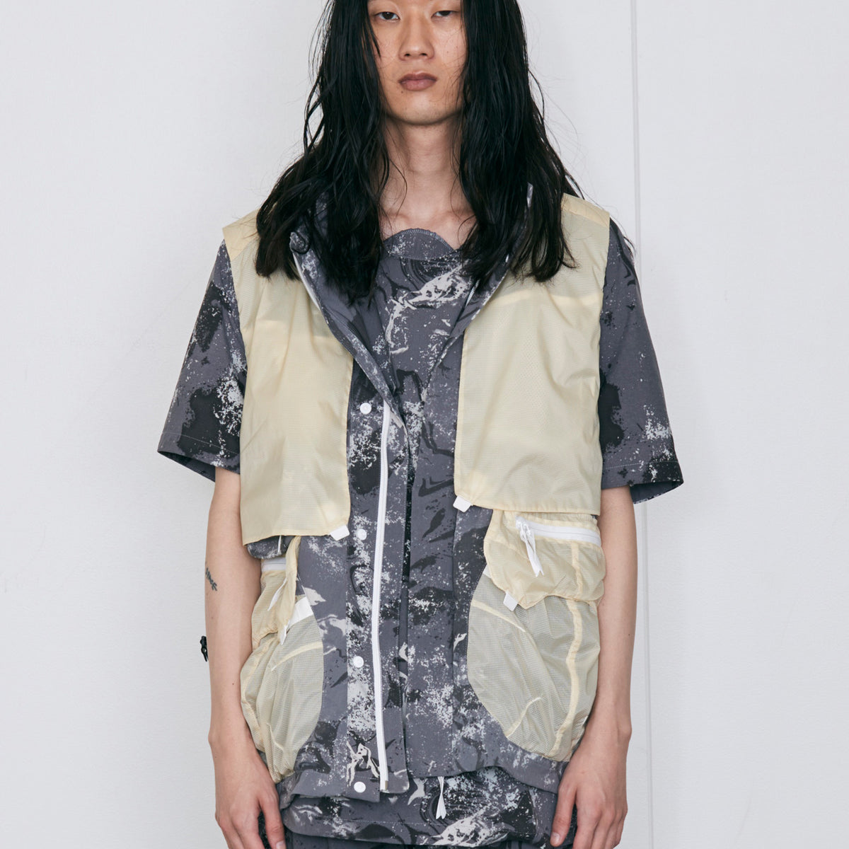 【MENS】コンボイベスト・アウター Convoy vest / Karu-Stretch Taffeta II x 半透明 / アルクフェニックス  | alk phenix(アルクフェニックス)