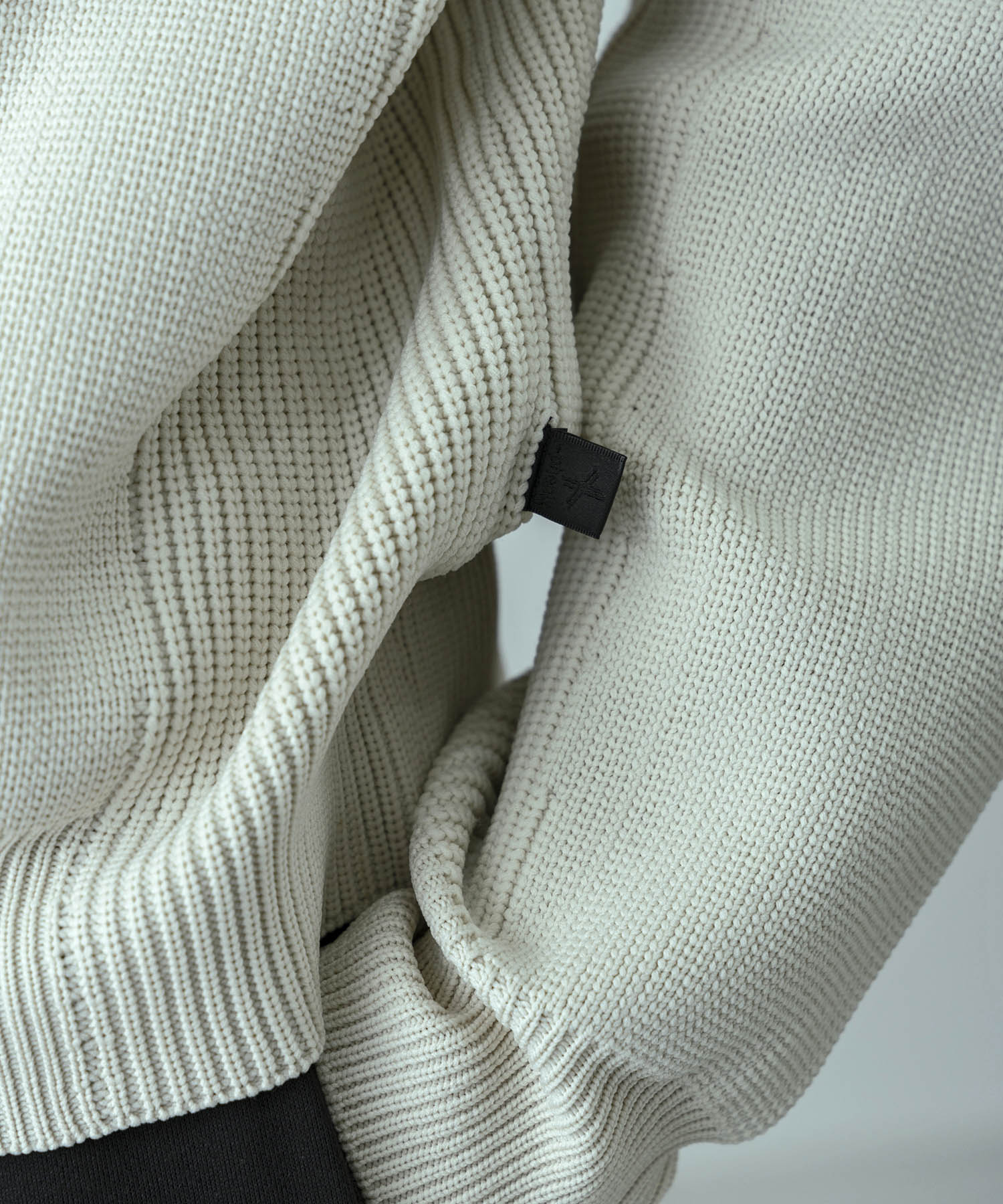 【MENS】HYBRID KNITTED LONG SLEEVE PULL OVER  ハイブリッドニット ロングスリーブプルオーバー / +phenix(プラスフェニックス)