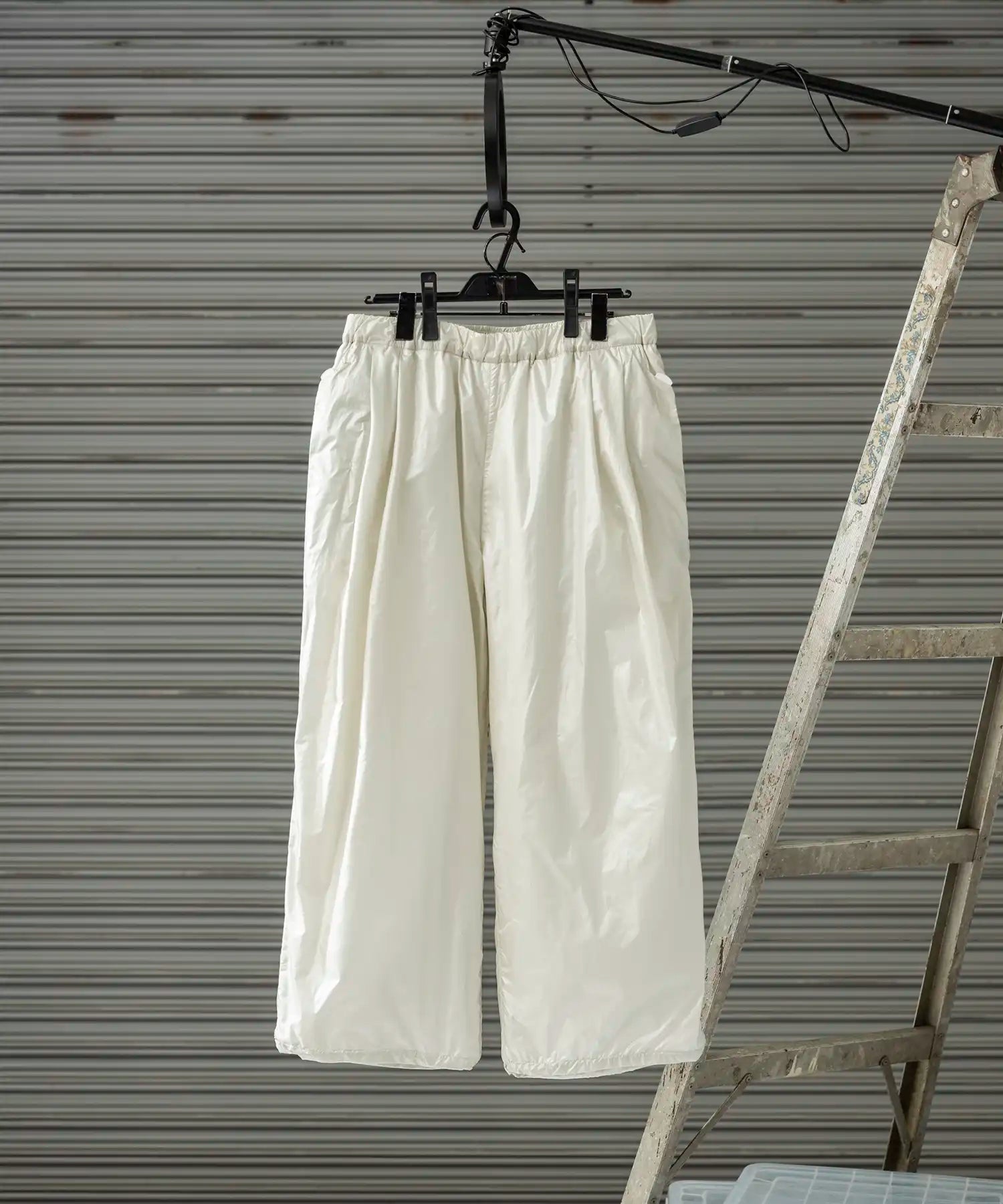 【MENS】Insulated air wide pants / Brilliance shade down proof 2023年11月中旬お届け